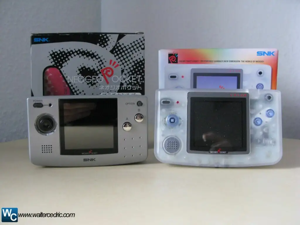 Side by side, a SNK Neo Geo Pocket on the left side and a SNK Neo Geo Pocket Color